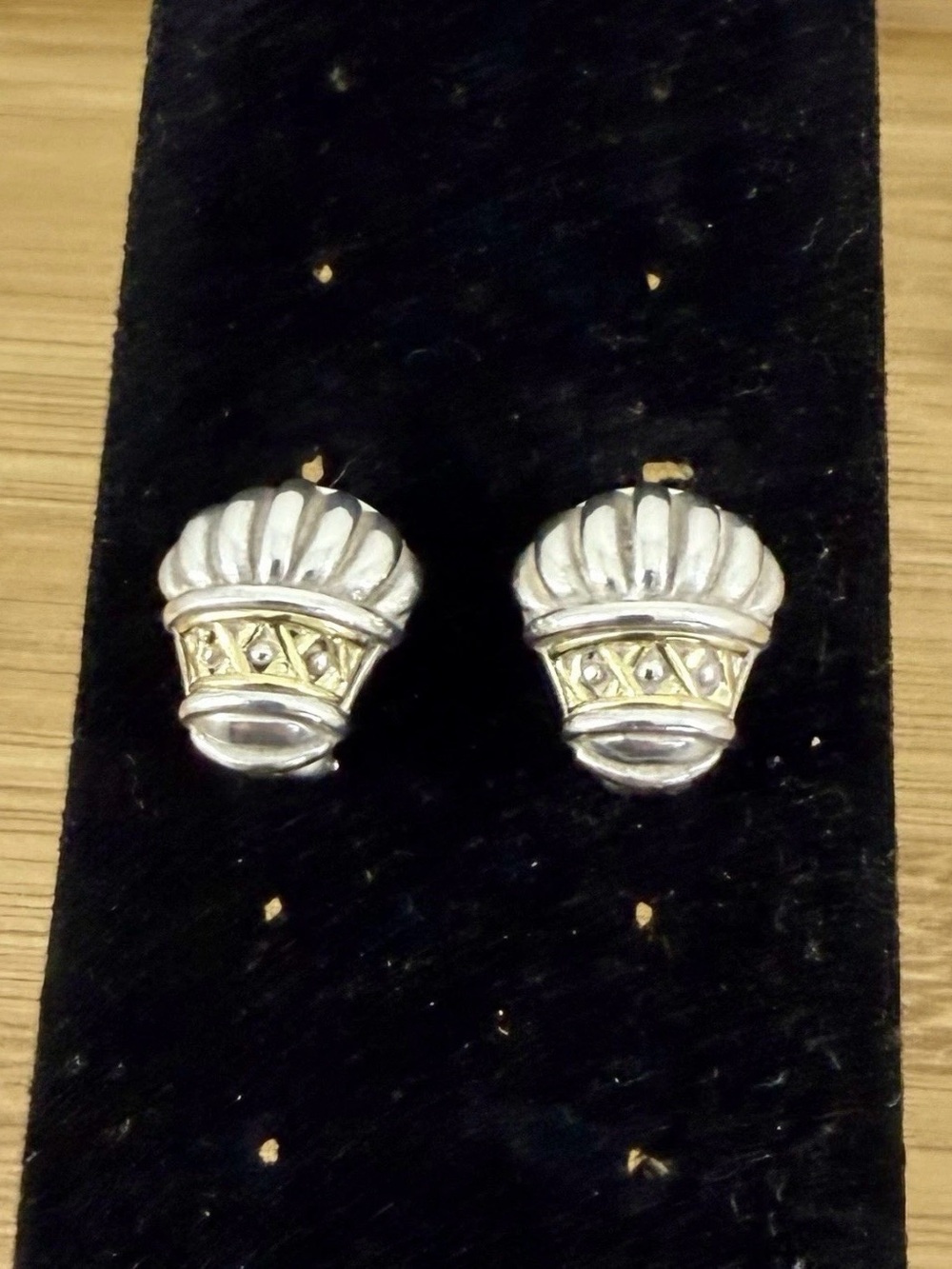 LAGOS CAVIAR Sterling & 18K Yellow Gold Ribbon Dome Criss Cross Post Earrings - Picture 2 of 12
